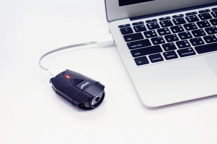 infini-lampa-przednia-super-lava-black-usb-new-201_2.jpg