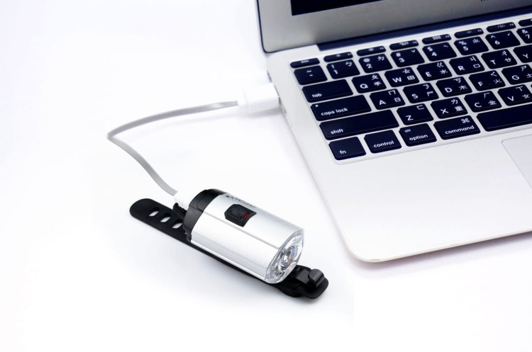 infini-lampa-przednia-tron-300-black-usb-new-2018_3.jpg