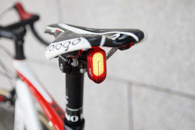 infini-lampa-tylna-olley-r-usb_6.jpg
